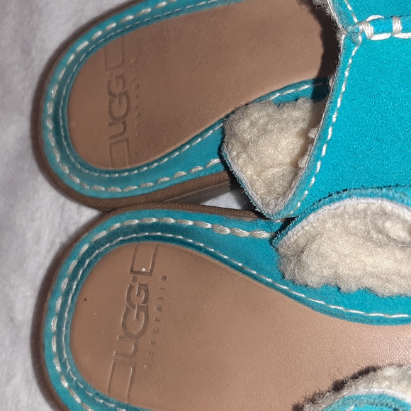 Gorgeous Teal UGG Sandals - Picture 3 of 5